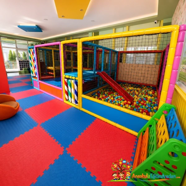 550x300 cm Trambolinli ve Kaydıraklı Soft Play Top Havuzu